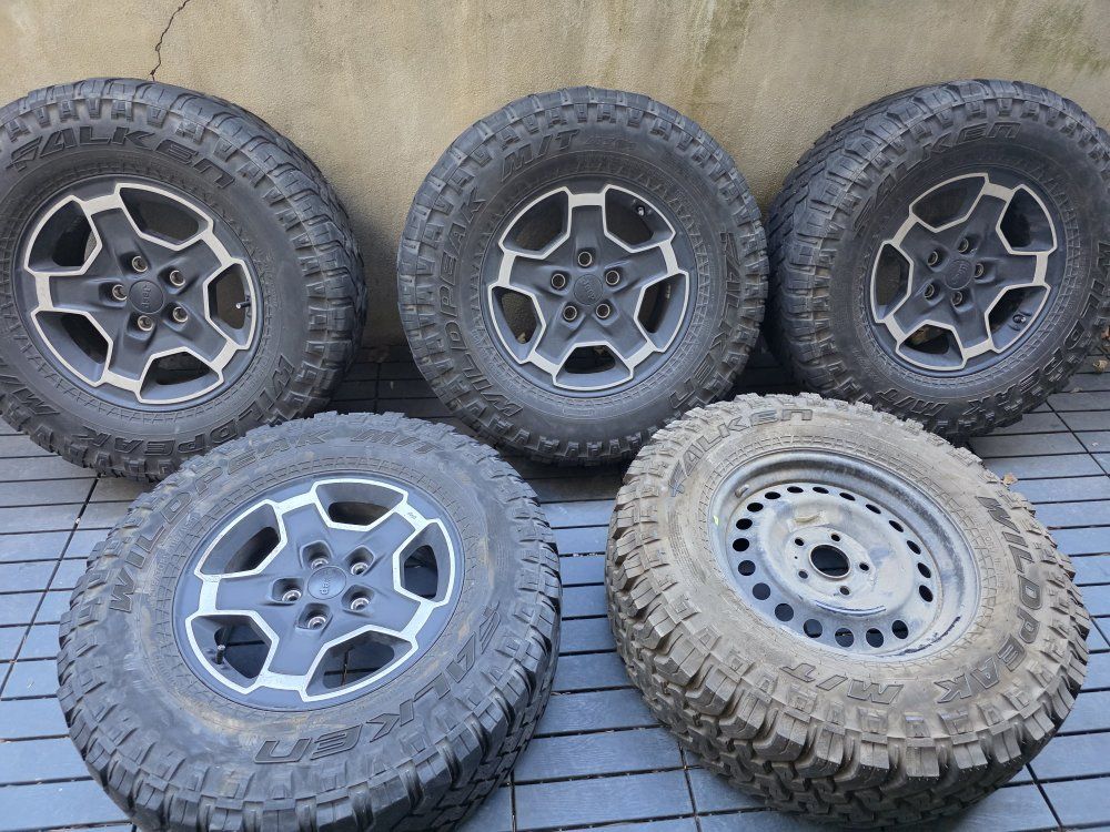 Jeep JT Mojave Wheels with old tires and TPMS
