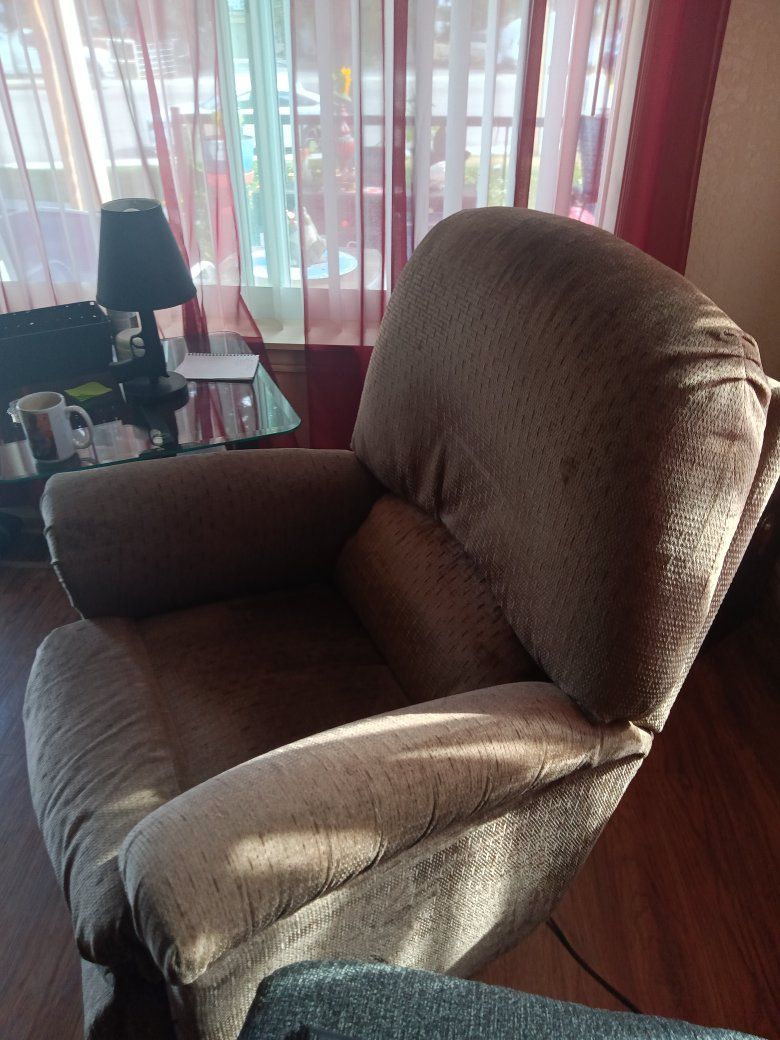 Main image 4