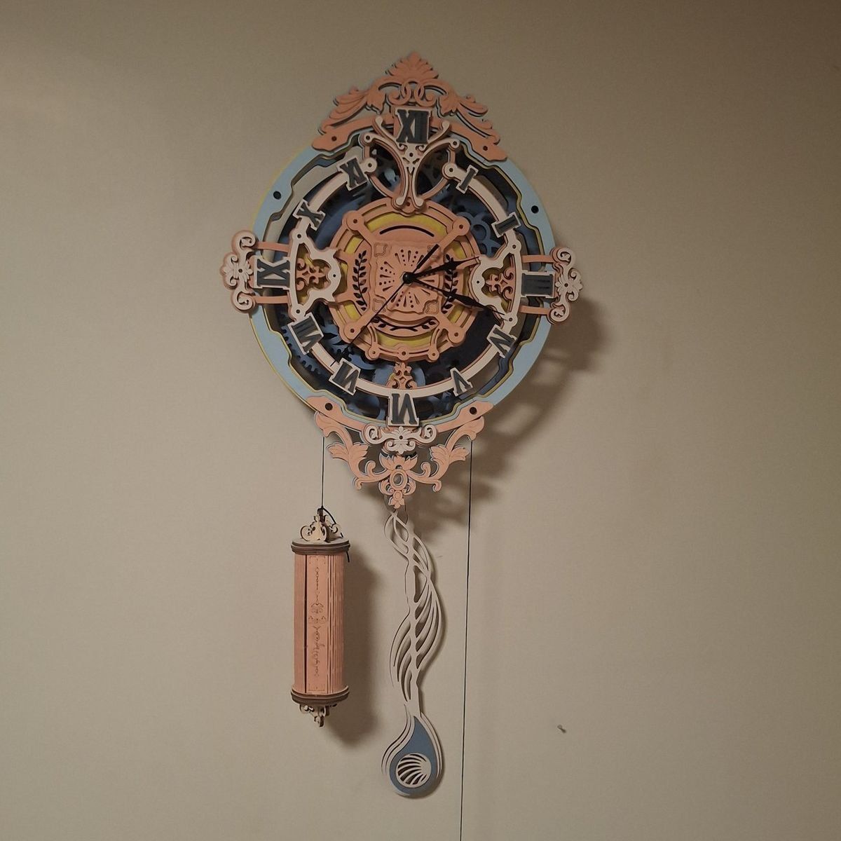 wall clock w/ pendulum