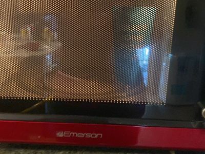 Emerson Red Countertop Microwave - Tested, Works Great! (UsedExcellent)900 watts, works