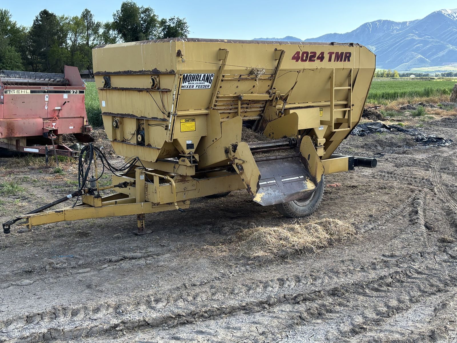 Feed wagon
