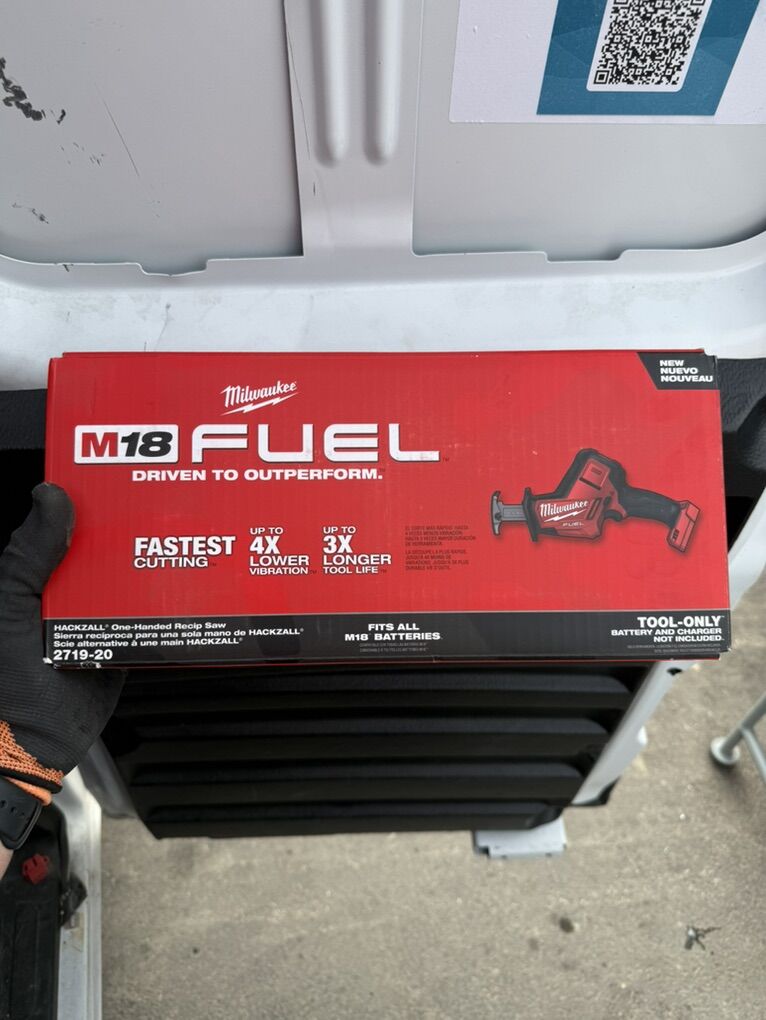 Milwuakee M18 Hacksaw
