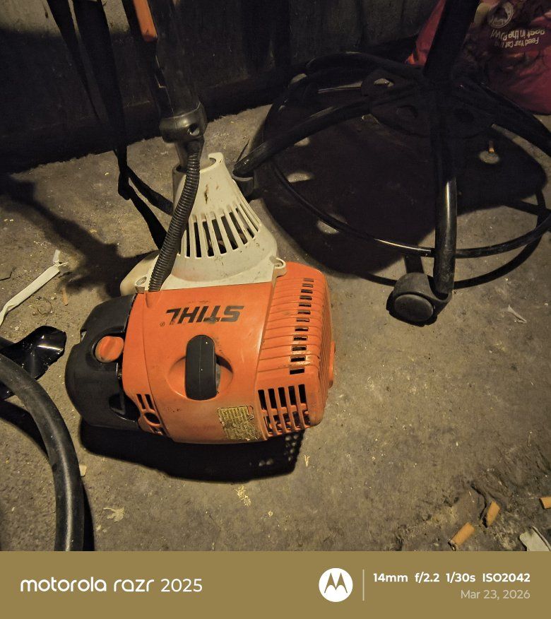 STIHL edger motor and pole but has blower attachme