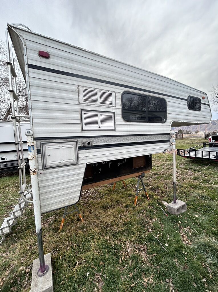 Past Time 800FD Truck Camper