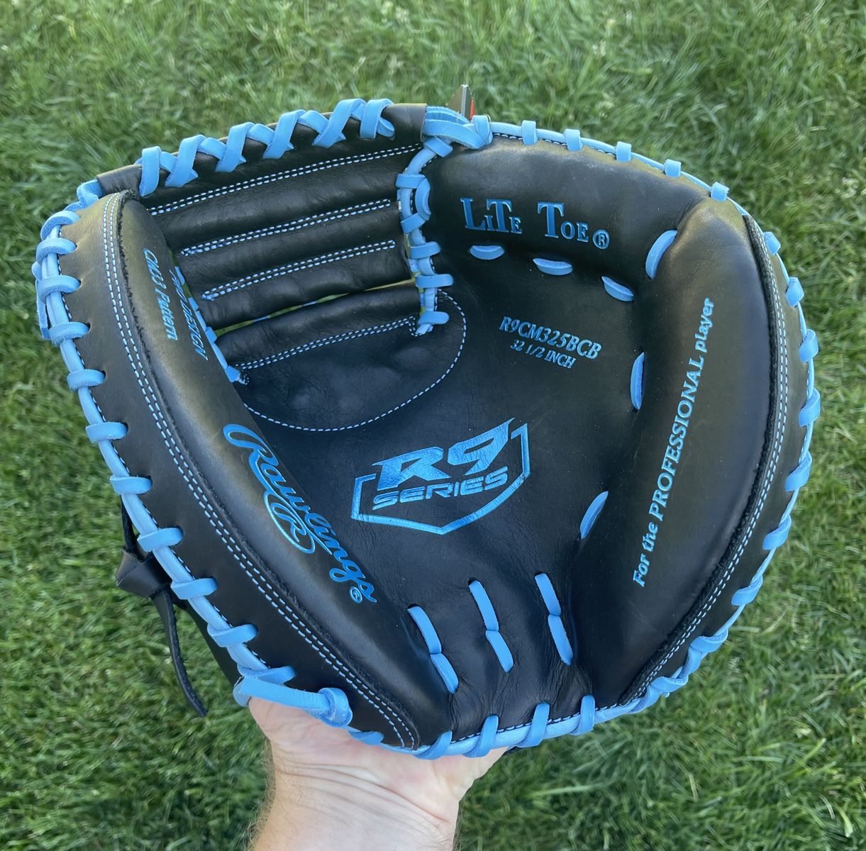 New Rawlings R9 32.5 in. Baseball Catcher’s Glove