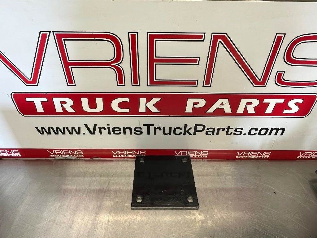 K221-3671-4 SPACER-ENGINE SPRT REAR SQ 6X184X184 AL CAST# K221-3671B
BLASTED,