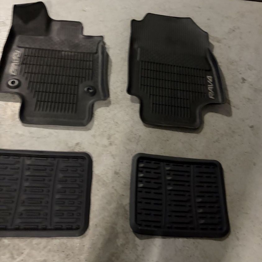 2019 Toyota RAV4 floormats