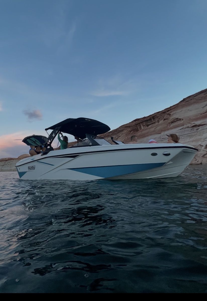 2022 H22 Heyday Surf Boat
