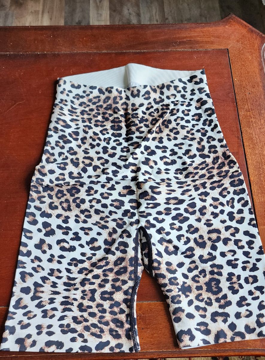Guzeyina Women's Leopard Print Maternity Shorts - Size Small