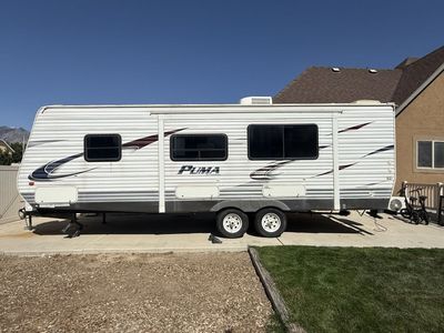 2011 PALOMINO BY FOREST RIVER PUMA SERIES M-26FBSS