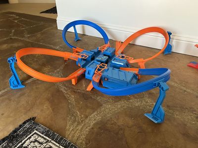 Hot Wheels Motorized Track + Dino Track Set