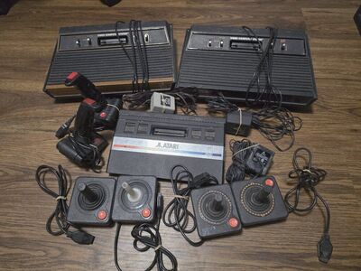 lot of 3 Atari 2600 consoles + controllers