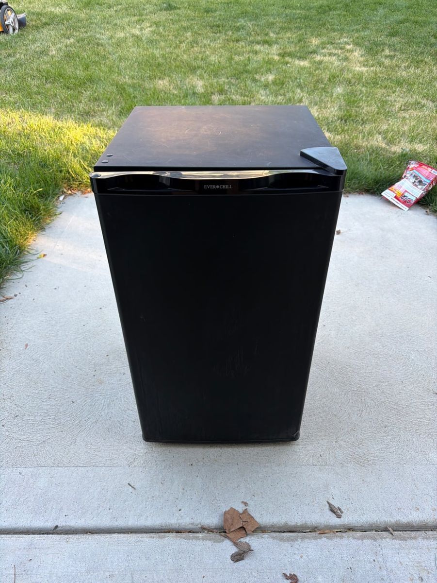Ever Chill Mini Fridge BC-90-NF — 3.2 Cu Ft, Black