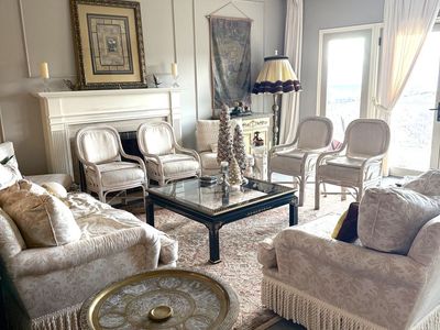 Awesome Inthe Avenues