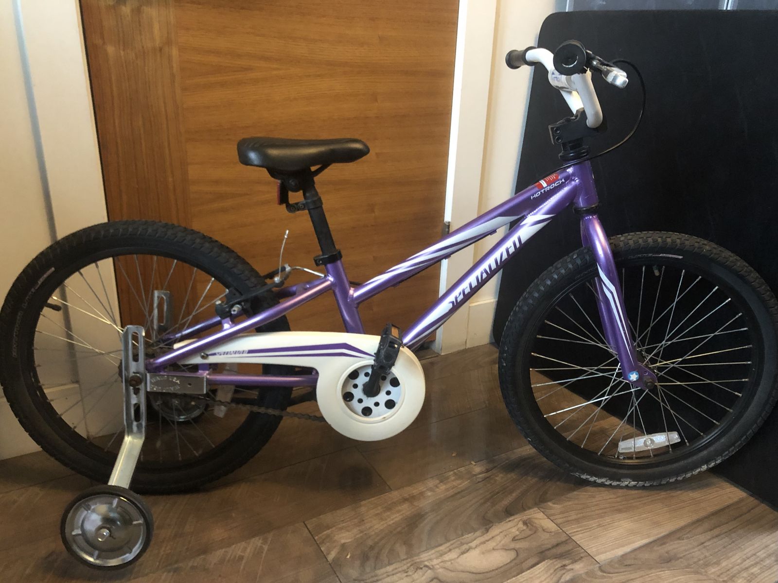 Girls Specialized HotRock 20 inch Bike Kids Training Wheels