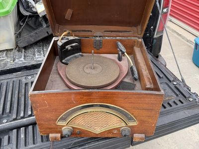 Antique Zenith Record Player/Radio Player combo