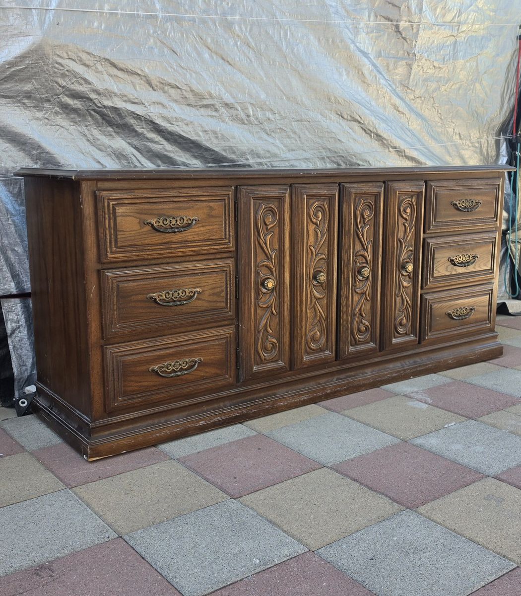 Vintage 9 Drawer Dresser