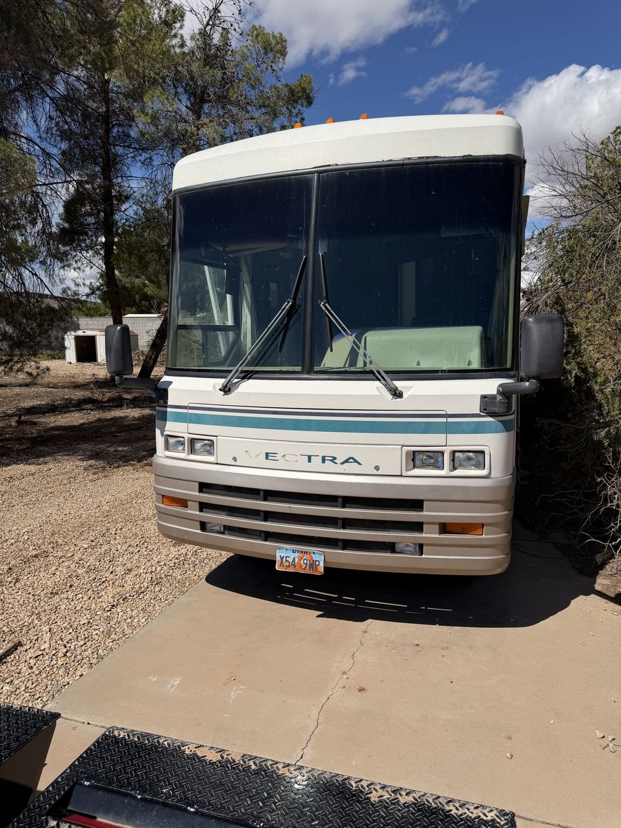 1996 Fleetwood Vectra Class A – Runs Great – Ready for Summer