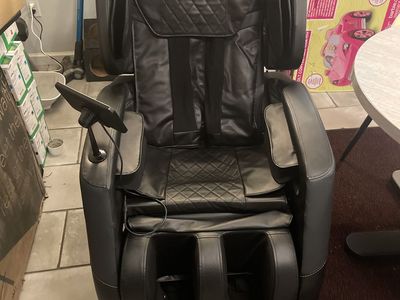 NEW ZERO GRAVITY MASSAGE CHAIR W/HEAT