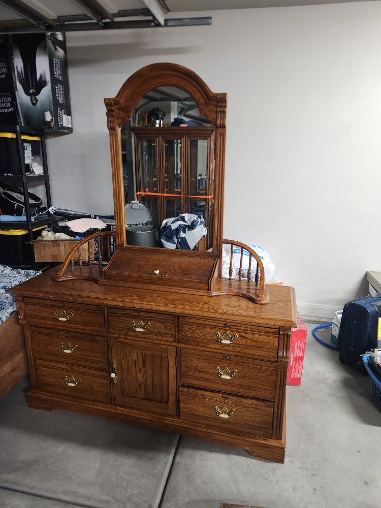 Dresser set