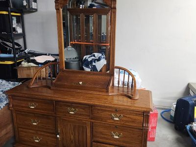 Dresser set