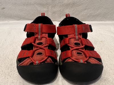Keen toddler, size 7 red, hiking or water sandals
