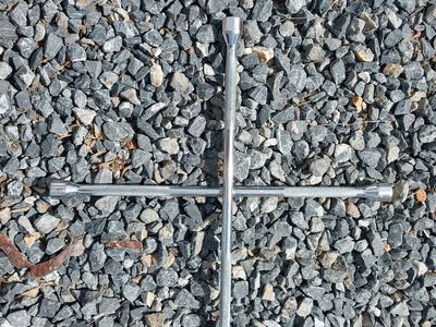 4 way lug nut wrench