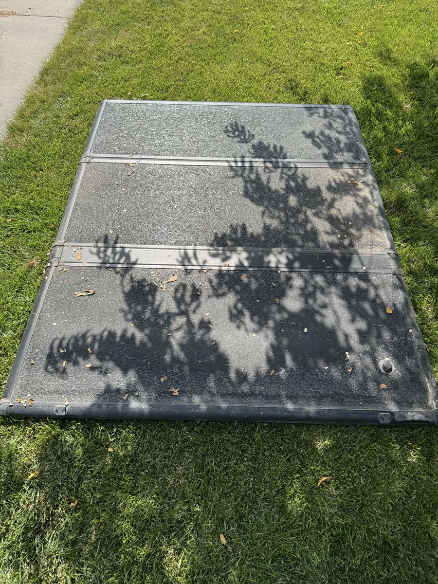 Truck bed cover