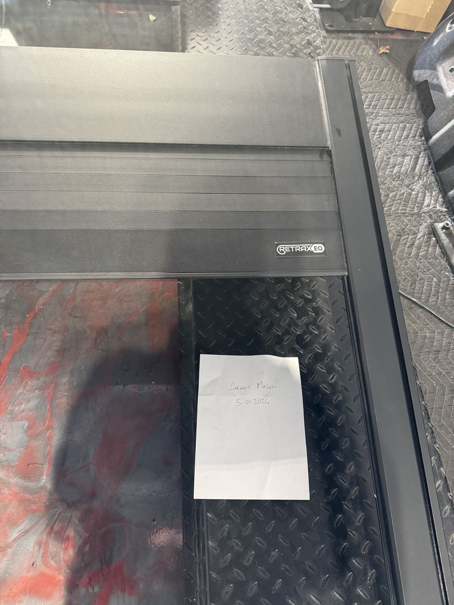 RealTruck Retrax EQ Tonneau cover