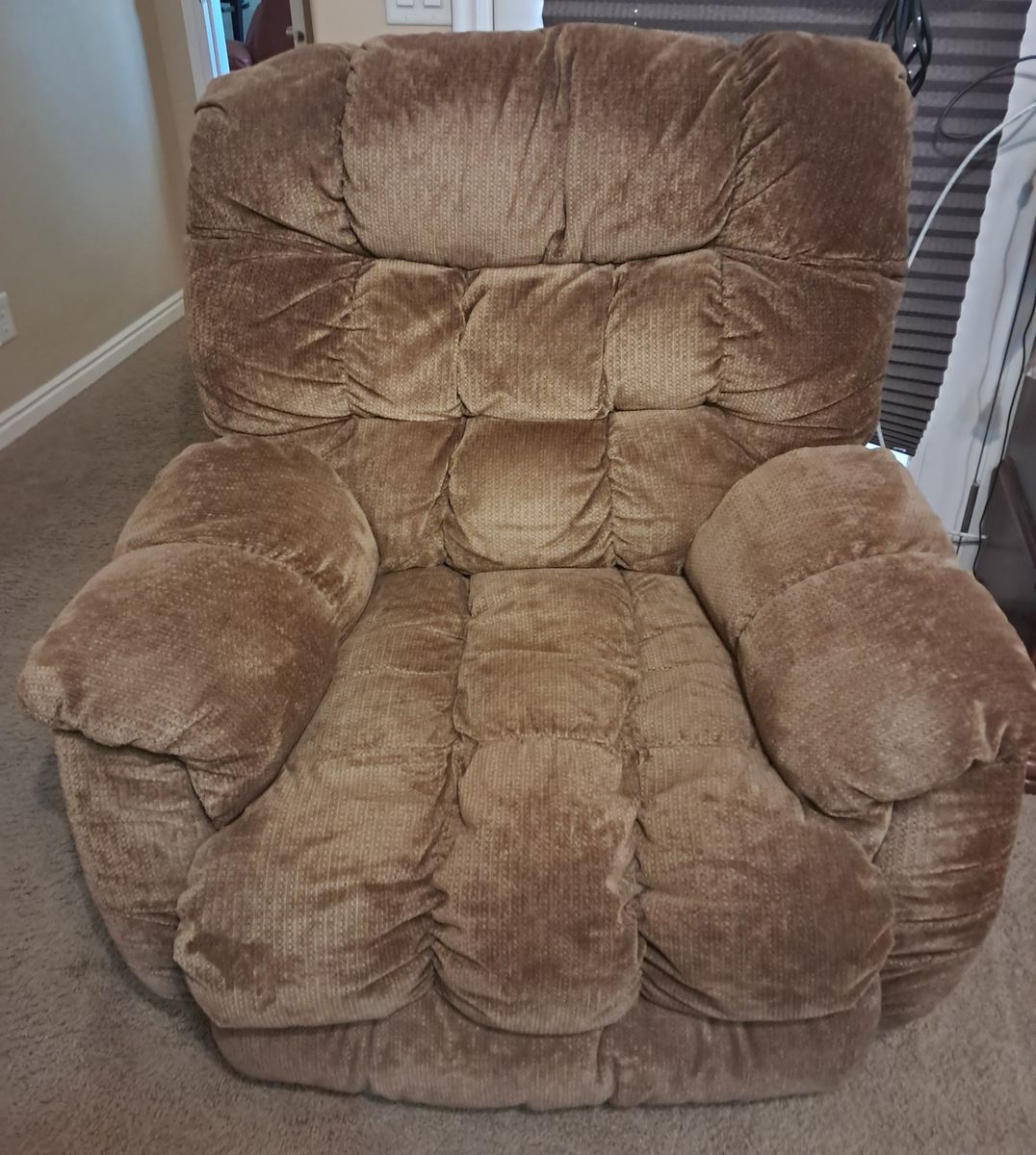 Brown Oversized Plush Recliner – Super Comfortable (36"W x 46"H x 34"D)