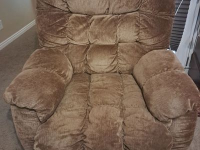 Brown Oversized Plush Recliner – Super Comfortable (36"W x 46"H x 34"D)