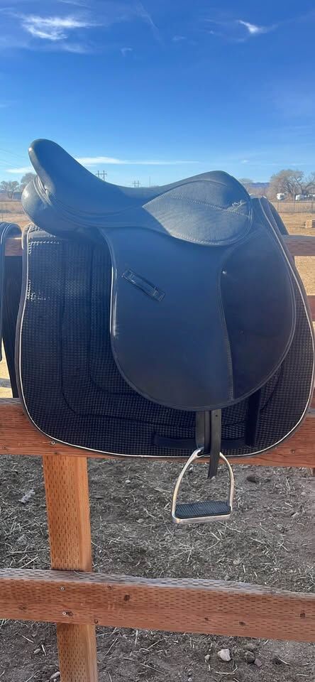 State Line Tack English Saddle