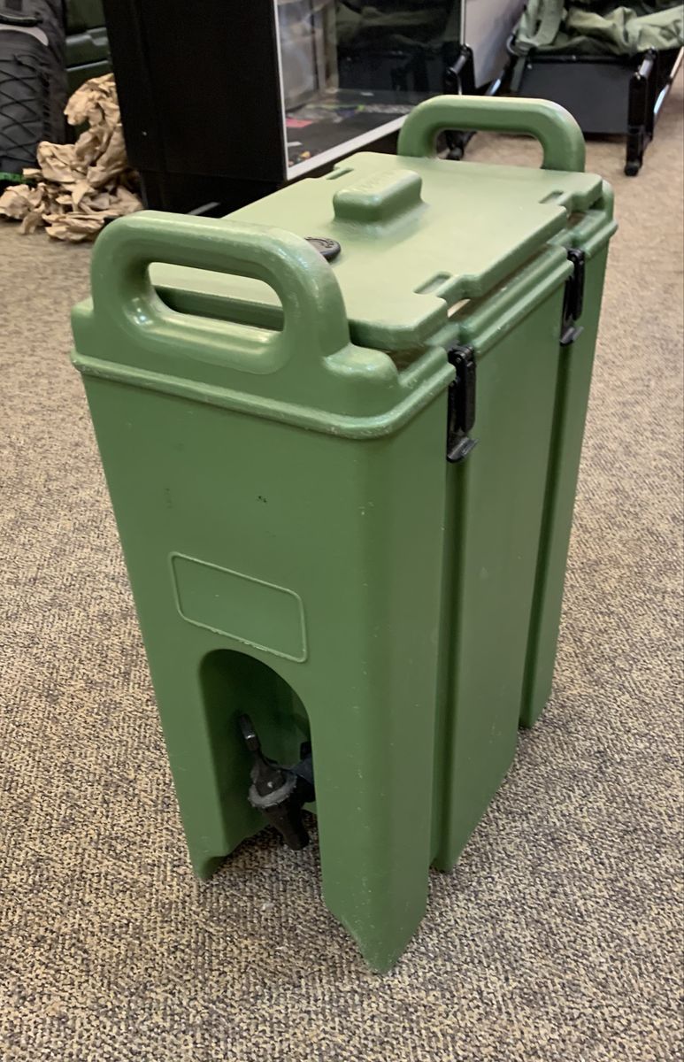 Cambro 4.75 Gal Beverage Dispenser