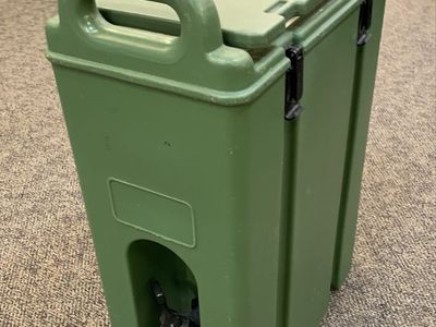 Cambro 4.75 Gal Beverage Dispenser
