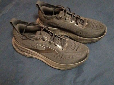 Brooks Men's Black Running Shoes Size 10.5