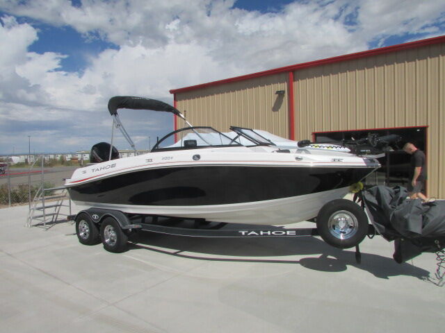 2022 Tahoe 200 SF ( Very Clean Boat! Low Hours! )