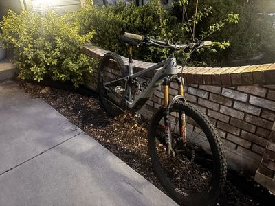 2023 Pivot Shuttle SL - Large