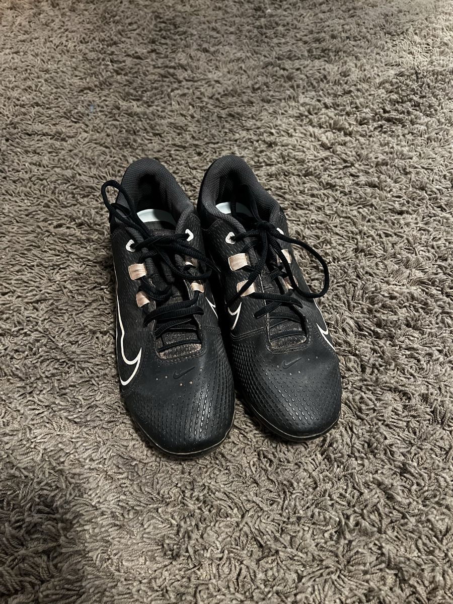Softball women’s metal cleats