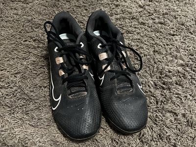 Softball women’s metal cleats