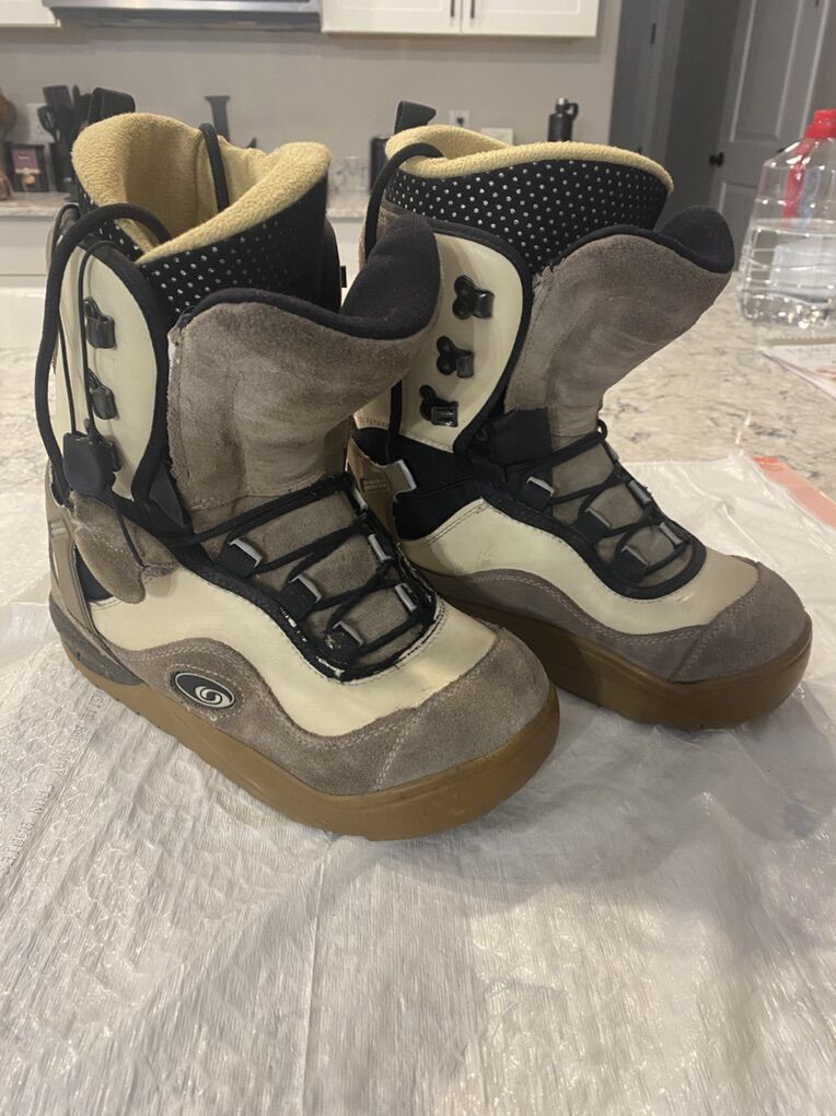 Men's 9.5 Salomon Snow Board Boots
