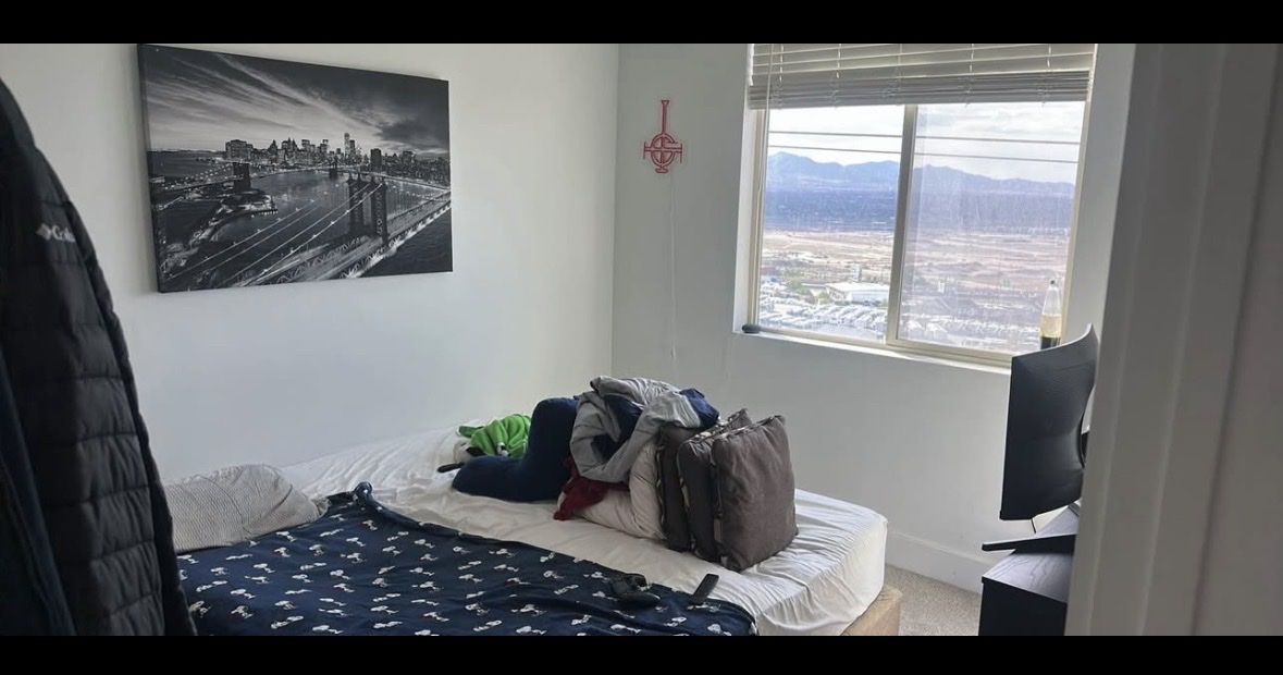 Main image 3