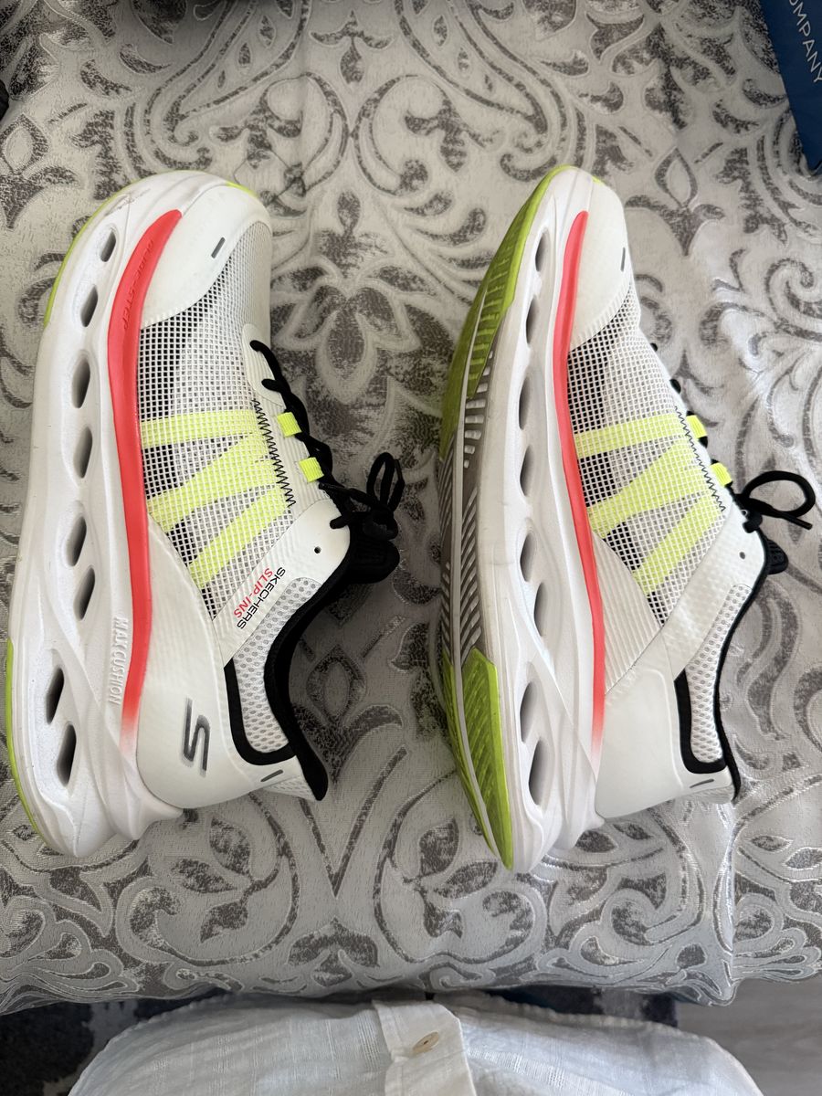 Skechers Hands Free Slip-ins Glide-Step Sneakers – Unisex Size 9.5 – Like New
