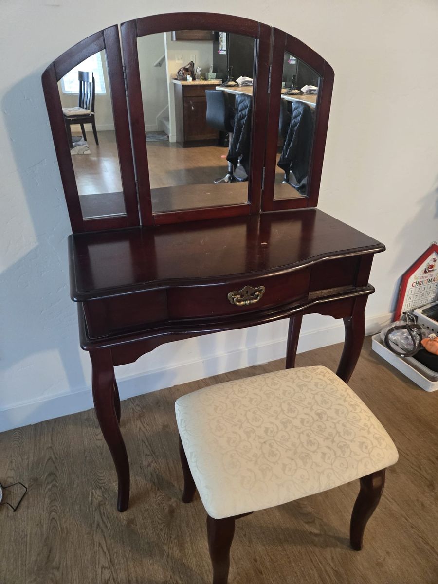 Vanity Desk