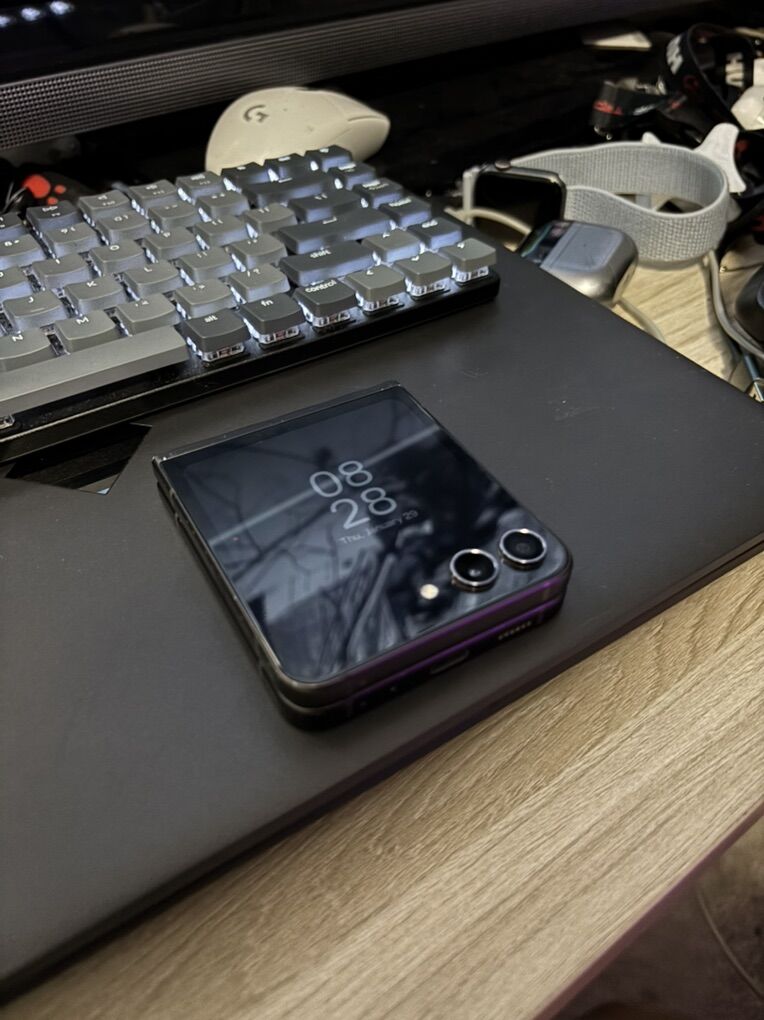 Samsung Galaxy Z Flip 5 5G- 256GB - Unlocked