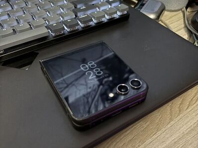 Samsung Galaxy Z Flip 5 5G- 256GB - Unlocked