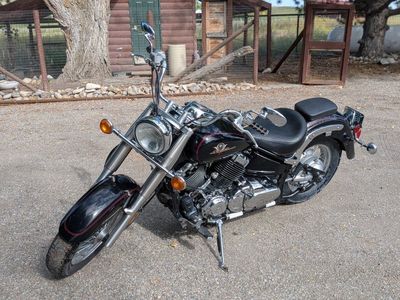 Yamaha V-Star 650 Custom Cruiser Motorcycle - Black, 13,877 Miles