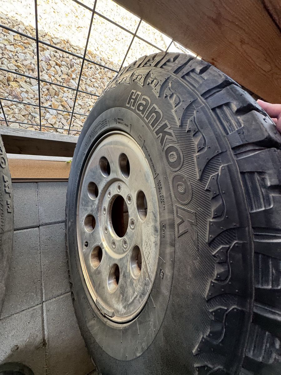 Four tires with rims LT 265/ 70R17