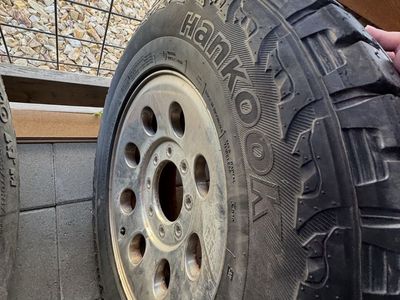 Four tires with rims LT 265/ 70R17