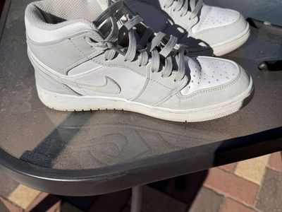 Nike Air Jordan’s 1 Retro Mid Swoosh Grey Camo EU Sz 41