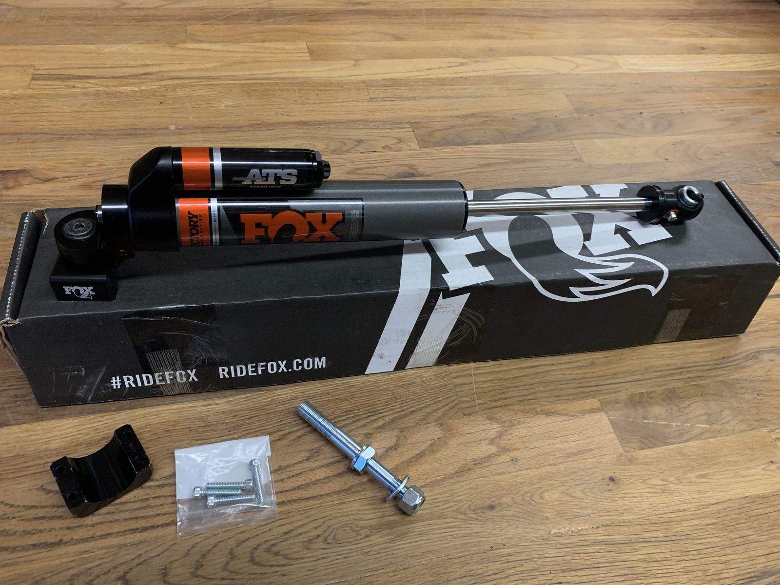 FOX Racing 2.0 ATS Steering Stabilizer 1 1/2in Tie Rod Clamp JK Jeep Wrangler JKU FOX 983-02-142